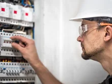 Chequeo de protecciones eléctricas del equipo